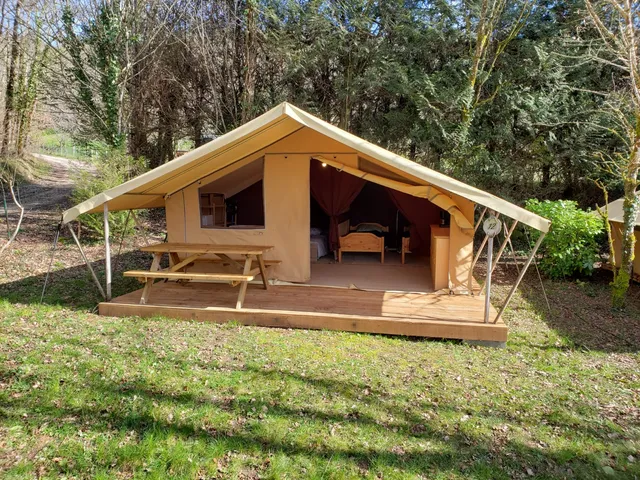 Camping EAU NATURELLE 2 étoiles Dordogne-Périgord Noir