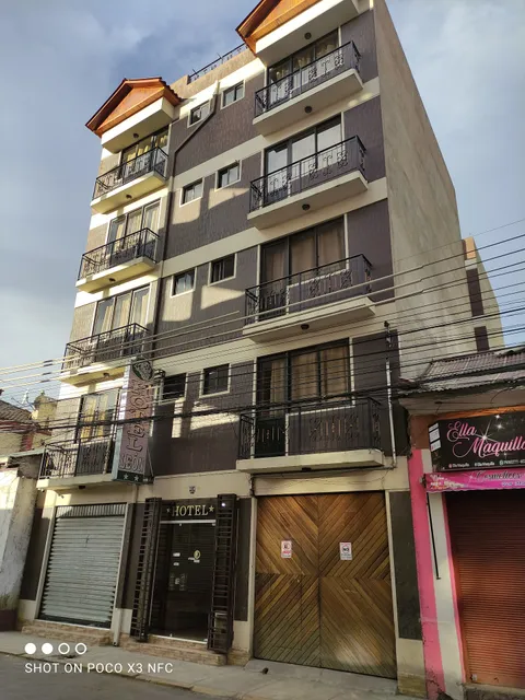 Hotel de 32 Habitaciones en la Avenida Heroinas