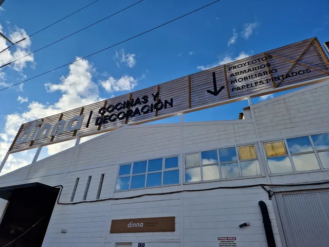 Dinna Cocinas, Vestidores y Armarios