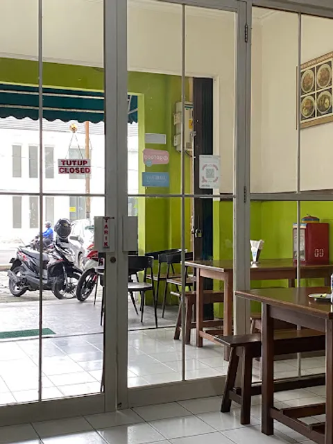 Soto Ayam Ambengan Pak Sadi