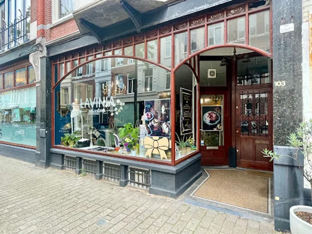 LAVINIA Cakes'n Buttons