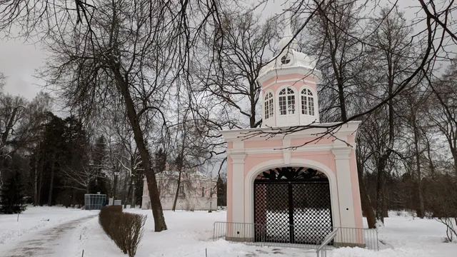 V"Yezdnyye Vorota Kreposti Petershtadt