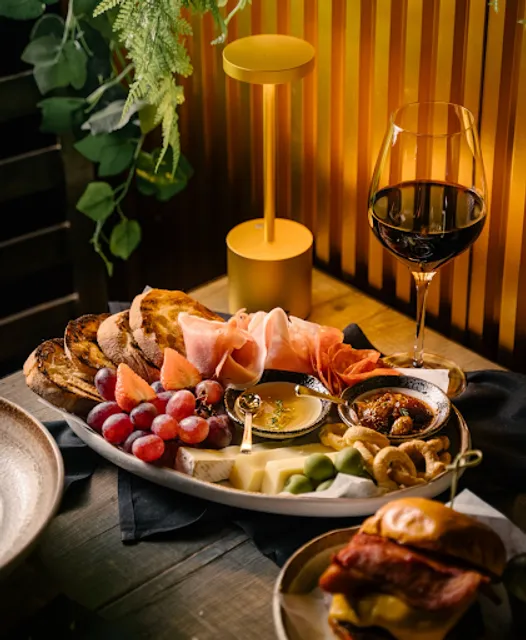 Serena Bistro and Lounge