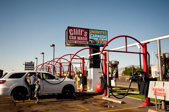 Cliff's Car Wash Roy