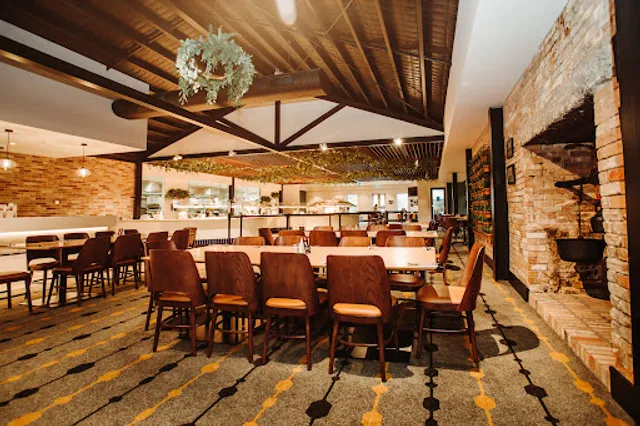 Castello's Pakenham International Buffet Hotel