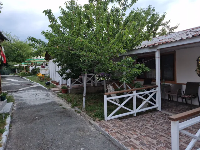 БУНГАЛА "КОСТАДИН И МАРИЯ"