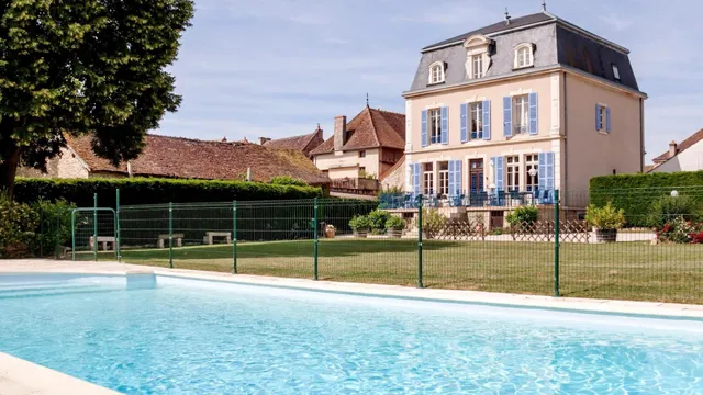 Logis Hôtel Domaine du Cheval Blanc