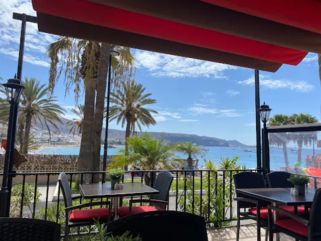 Friends Lounge Bar & Restaurant