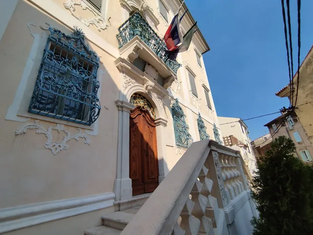 Palača Besenghi degli Ughi