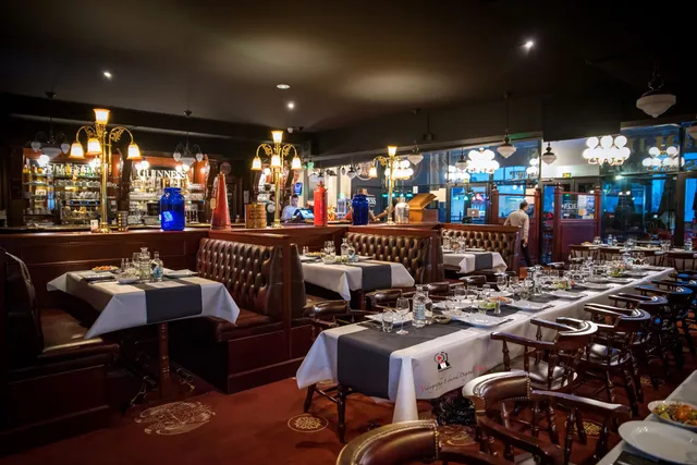 GOLD EAGLES LA VALENTINE Brasserie Pub