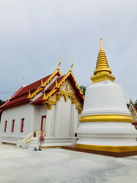 Wat Kanchanaburi Kao (Wat Nang Pim)