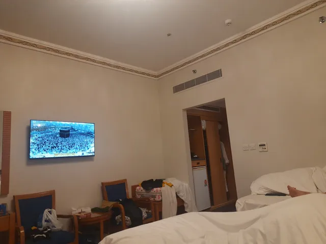 Emaar Mosque, Emaar Grand Hotel