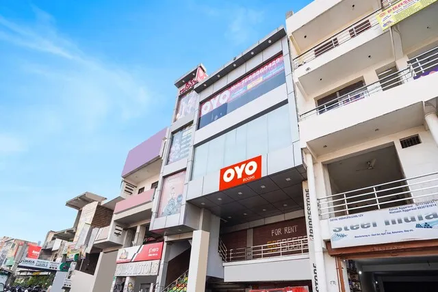 Hotel Aura Residency