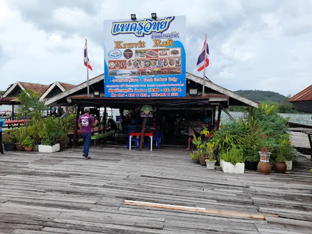 Khru Vit Seafood Raft