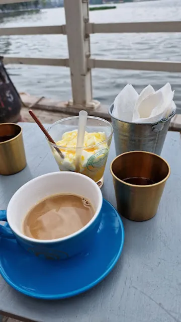 Vintage 1976 Cafe and Bistro