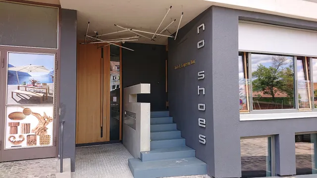 no shoes hotel & green bar