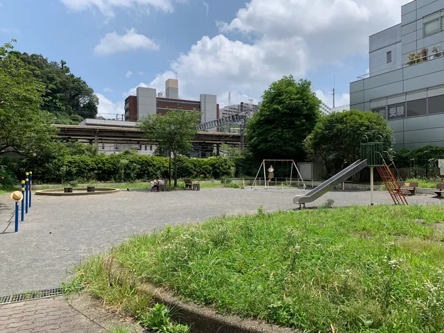 Hodogaya Ekimae Park