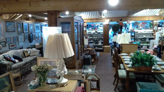 Wheel'n & Deal'n Thrift Store