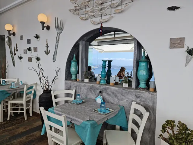 Remvi Restaurant Santorini