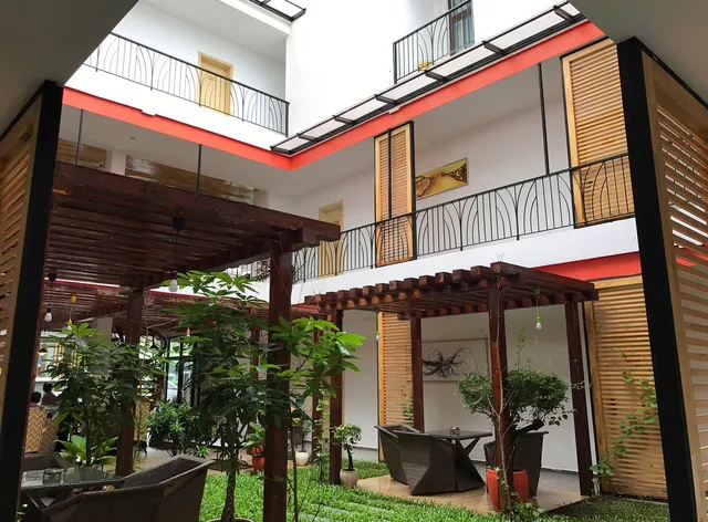 Benny's City Hotel Restaurant & Cafe