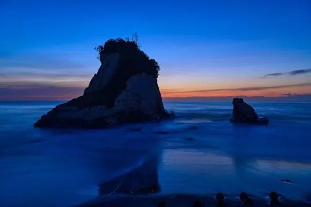 Suzumejima (Meotoiwa)