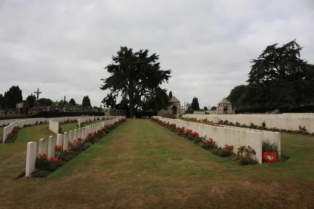LONGUENESSE (ST. OMER) SOUVENIR CEMETERY
