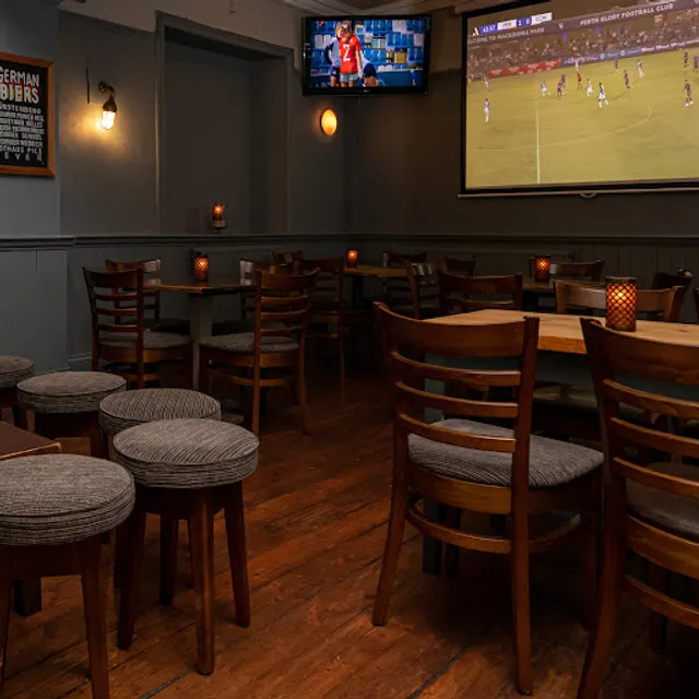 Footlights Bar and Grill