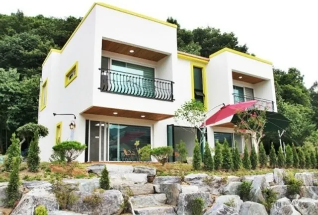 Lime Hue Pension