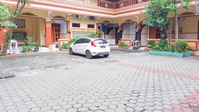 Hotel Shinta 2 near Alun Alun Kertosono