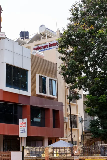 Wadikar Bhakta Niwas : AC Hotel opposite Mahalaxmi Temple