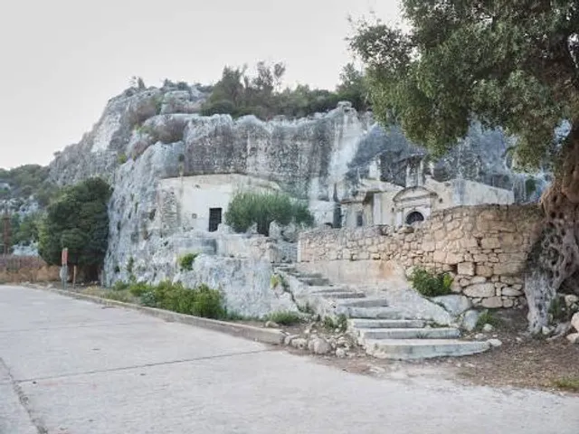 Eloro District: Eremo di Croce Santa