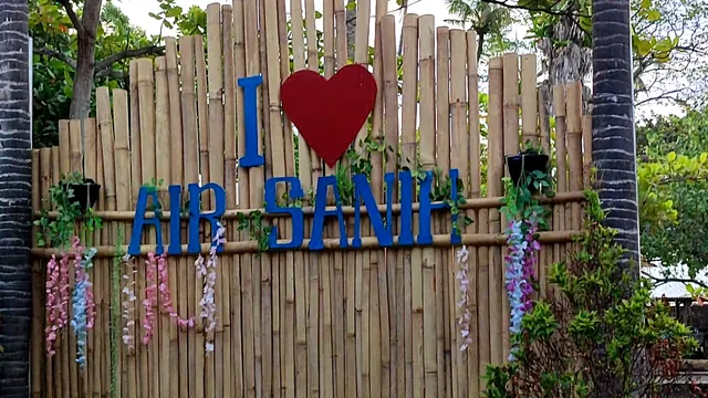 Kolam Renang Air Sanih