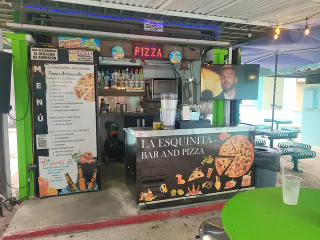 La Esquinita Bar and Pizza