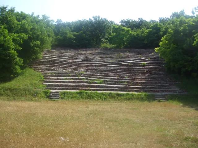 Kultkikötő Amfiteátrum - Alsóörs