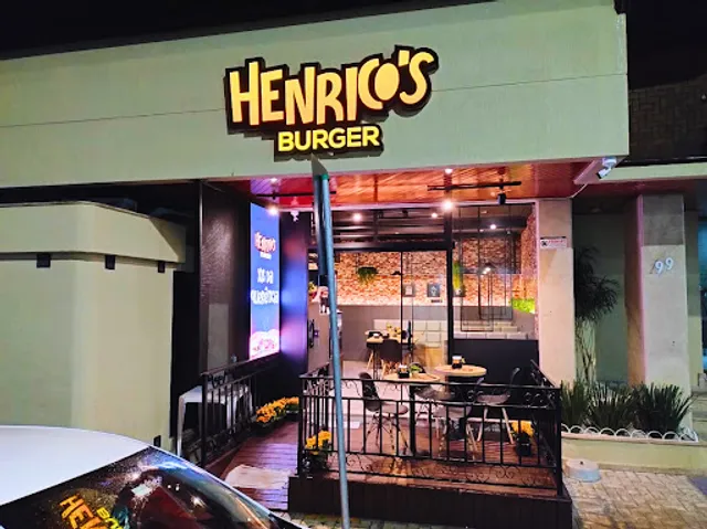 Henrico’s Burger -