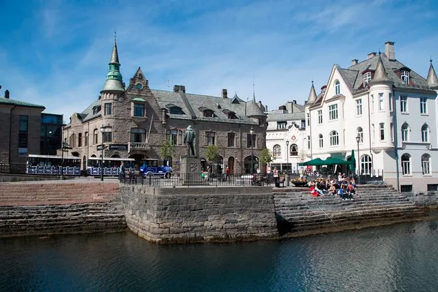 The Art Nouveau Centre & The Art Museum Kube