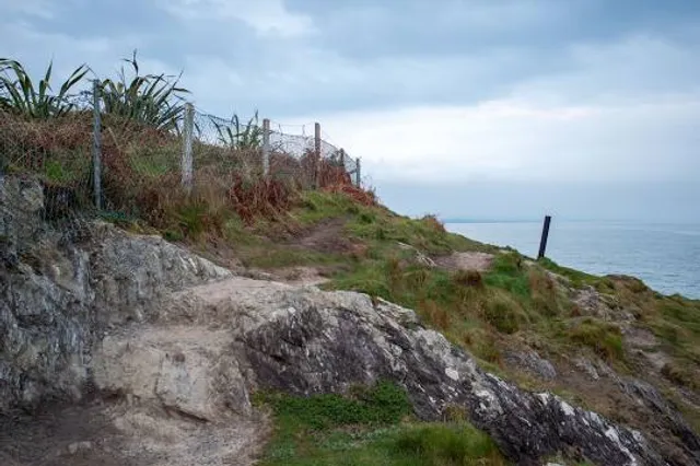 Glen beach cliff walk