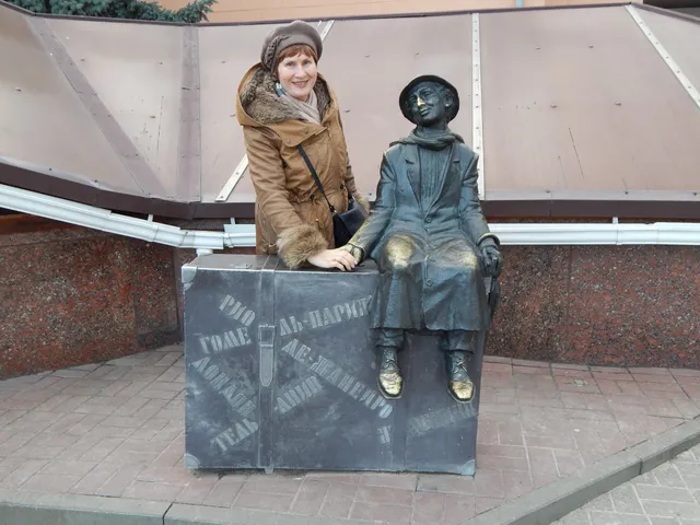 Памятник "Чемоданное Настроение"