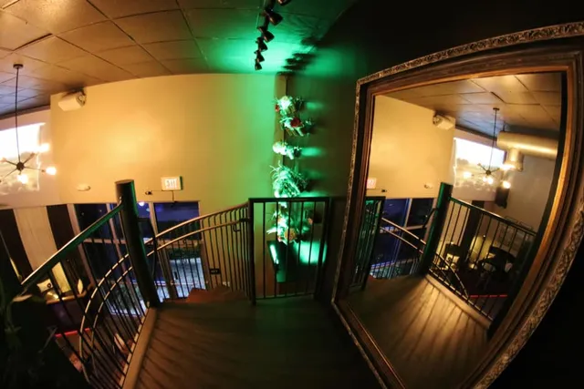 Santé Cocktail Lounge