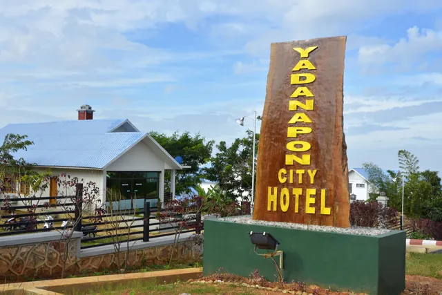 Yadanapon City Hotel