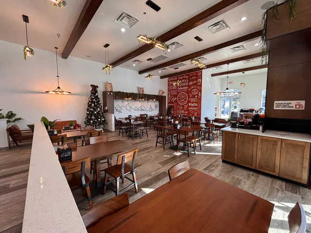 Mecatos Bakery & Café