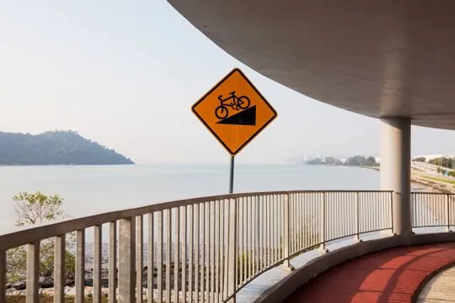 Jambatan Harapan Queensbay