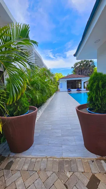 Pontoon Residence & Suites