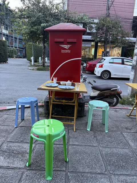 Stew Pork Leg in front of Phra Singh Post Office