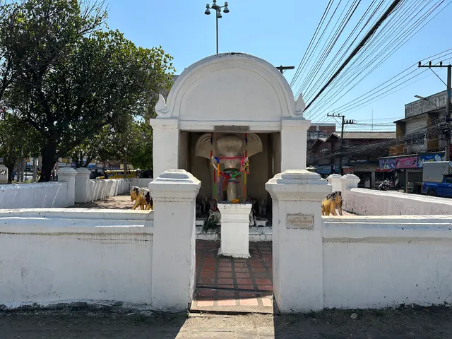 Chang Phueak Monument