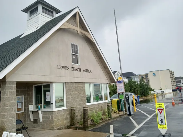 Lewes Beach patrol and public parking