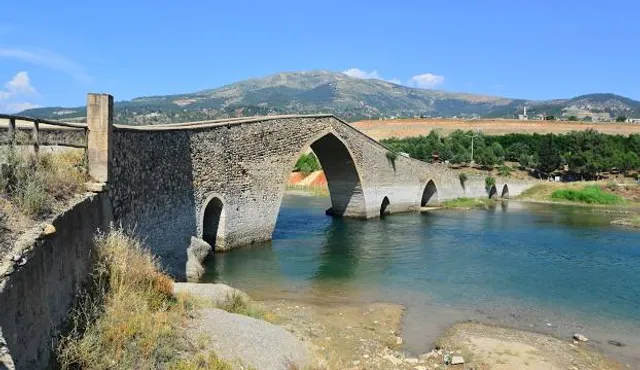 Tarihi Ceyhan Köprüsü