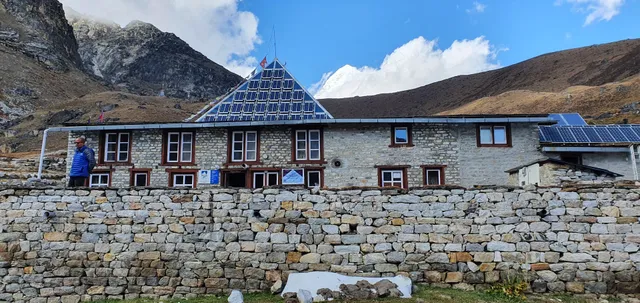 8000 Inn pyramid lobuche