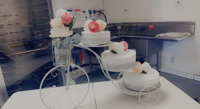 Robynn's bakery Pan Sabroso Lake