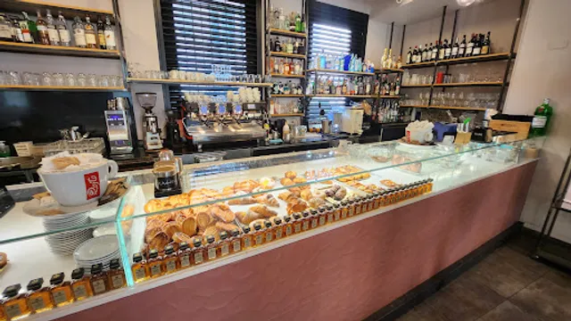 Circle Bakery & Coffee Lounge